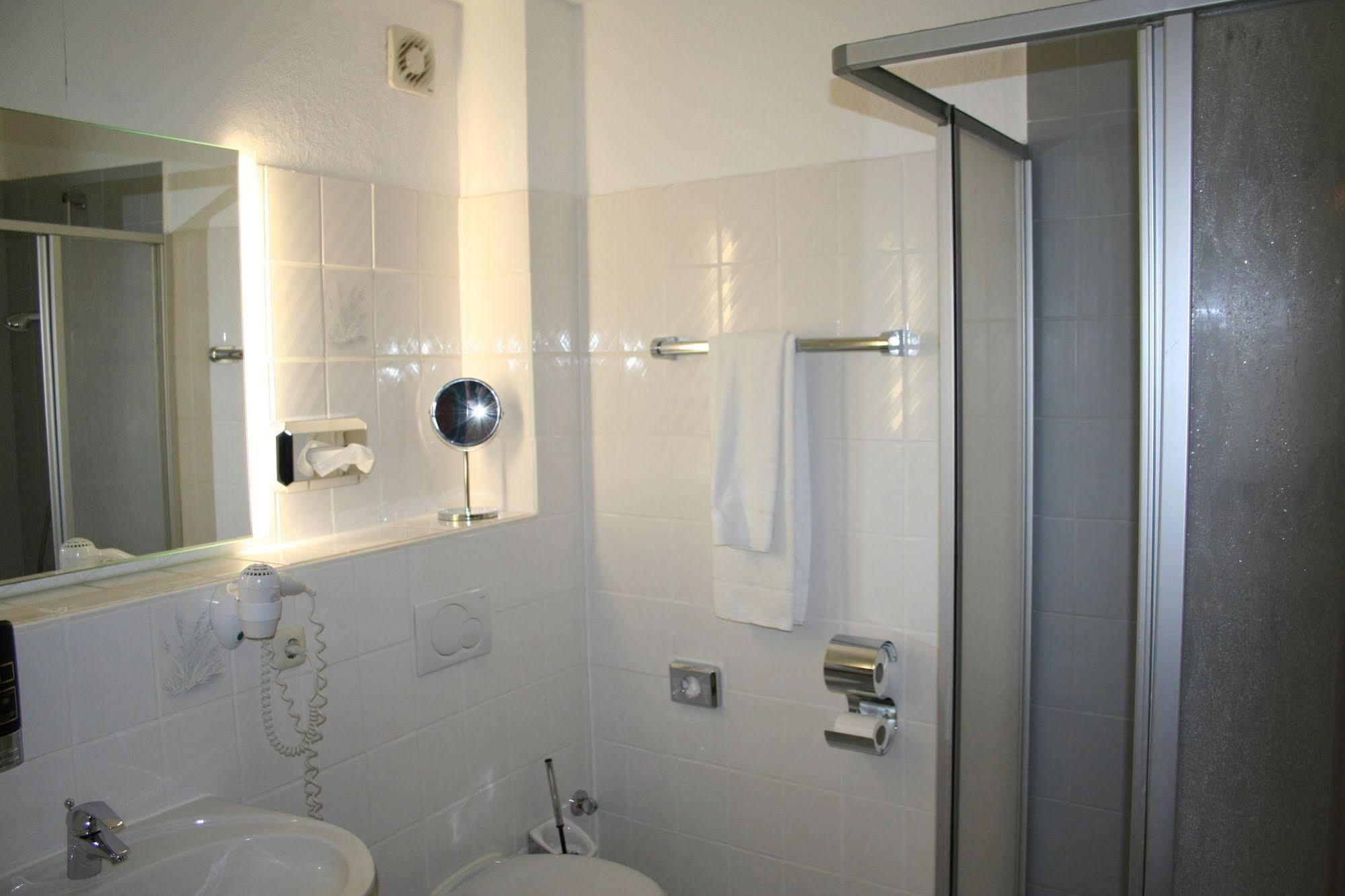 Landhotel Gross Schneer Hof Friedland  ภายนอก รูปภาพ