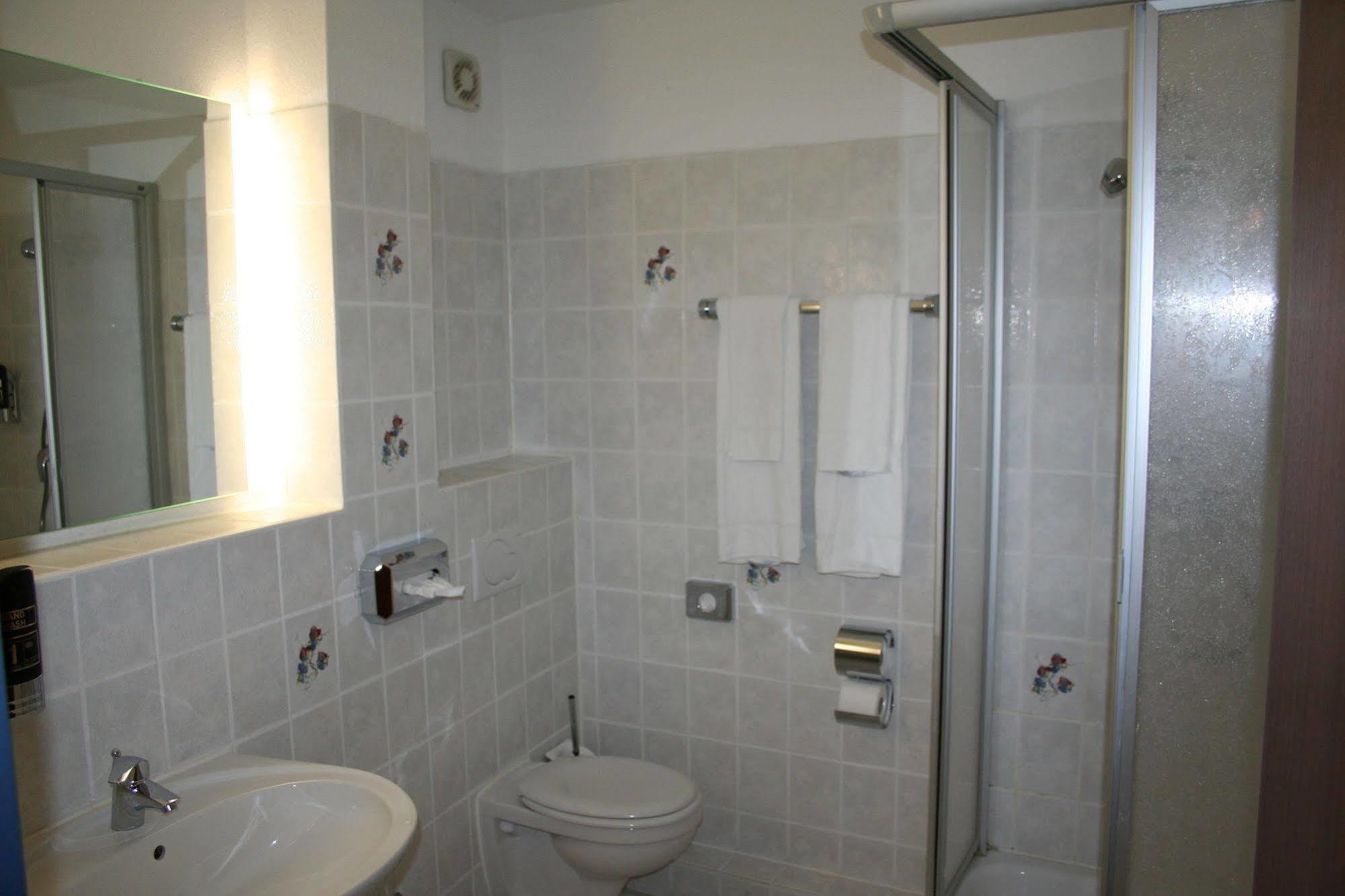 Landhotel Gross Schneer Hof Friedland  ภายนอก รูปภาพ